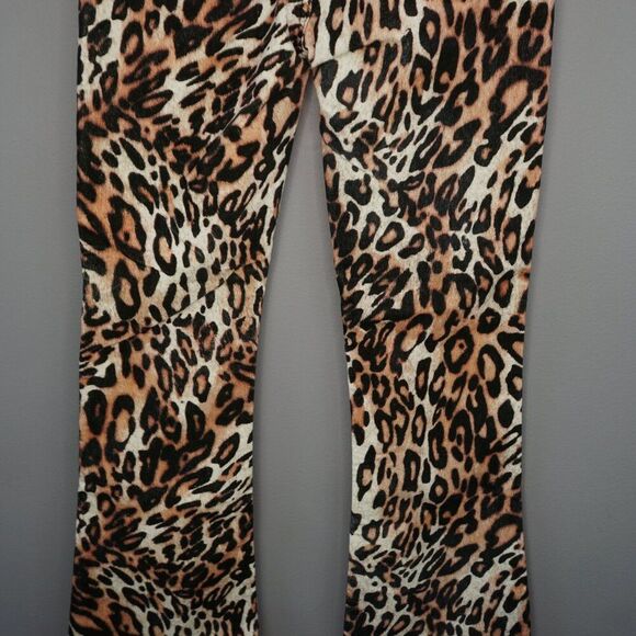 New AG The Quinne Crop High Rise Kick-Flare Pants in Bold Leopard Ivory Dust 24 - Picture 12 of 15